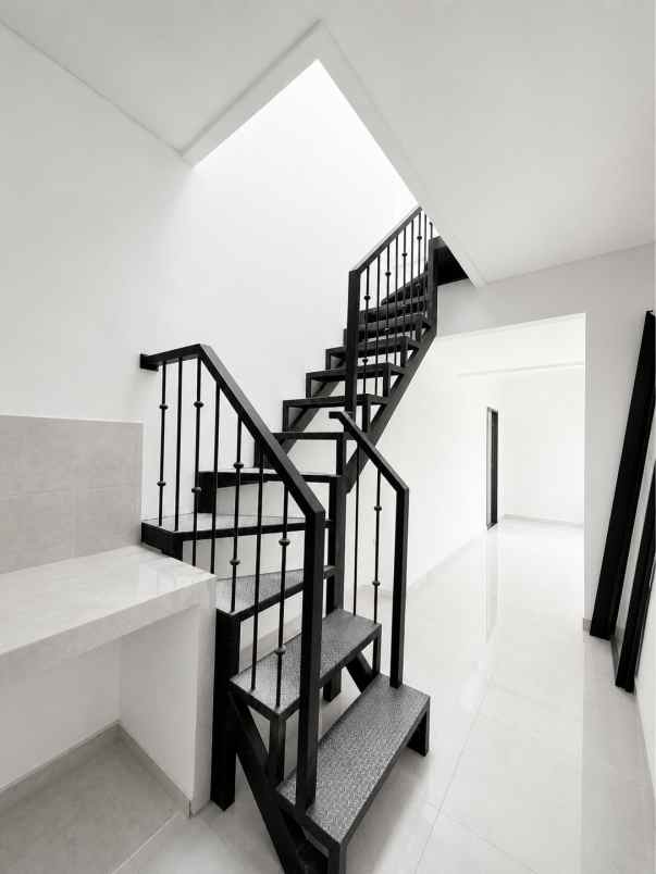 dijual rumah puspita loka