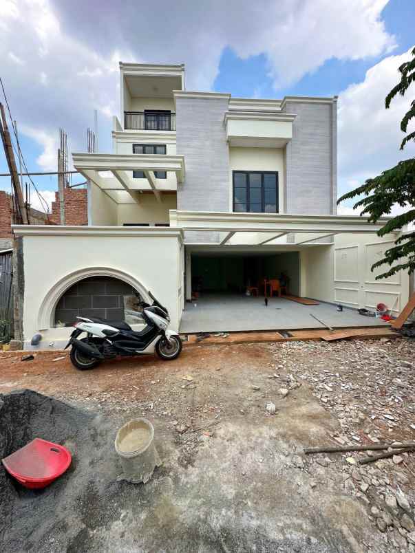 dijual rumah raden inten jakarta timur