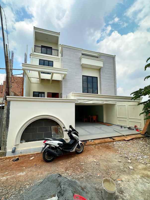 dijual rumah raden inten jakarta timur