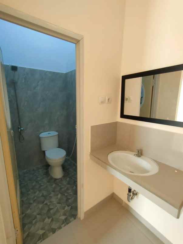 dijual rumah rangkapan jaya depok