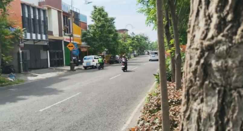 dijual rumah raya ir soekarno merr