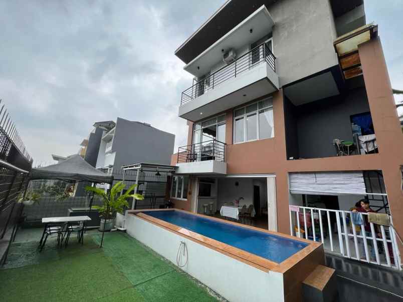 dijual rumah resort dago pakar