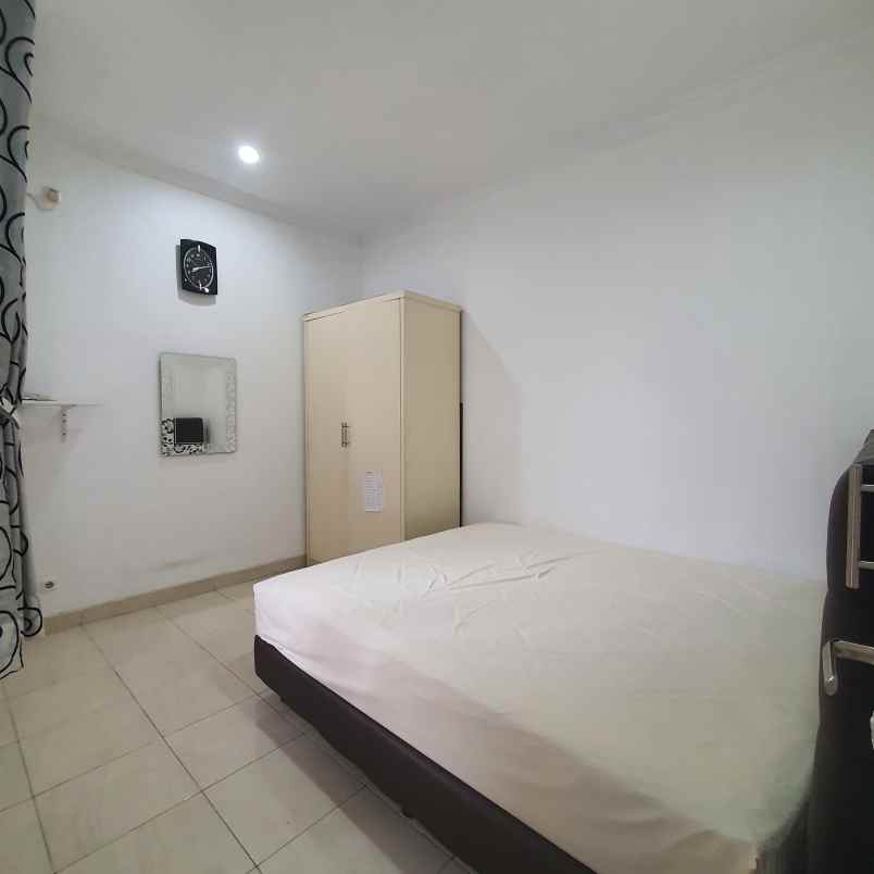 dijual rumah royal residence