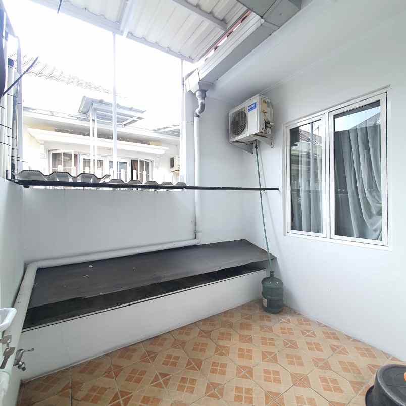 dijual rumah royal residence