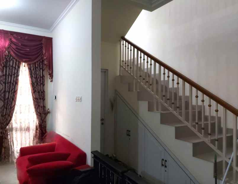 dijual rumah royal residence villas cakung