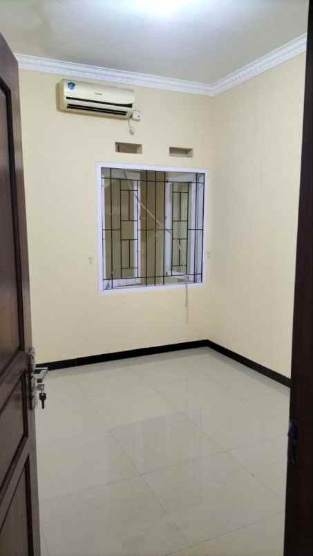 dijual rumah rumah puri surya jaya