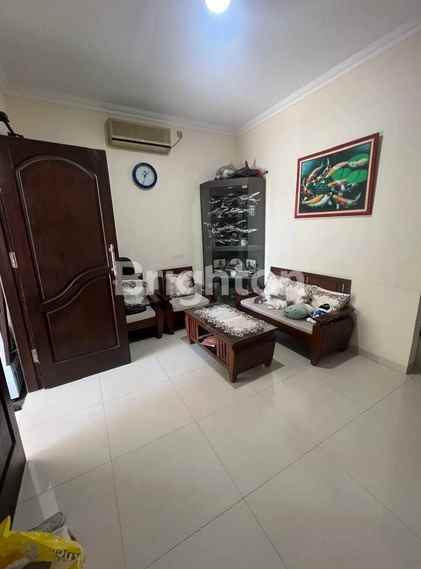 dijual rumah rungkut asri
