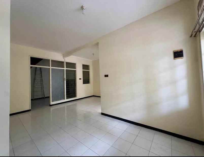 dijual rumah rungkut mapan