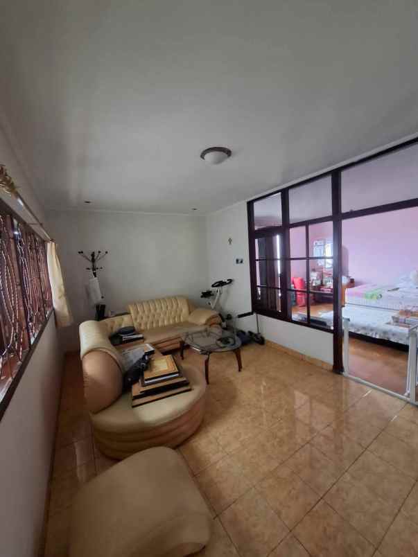 dijual rumah sanggar hurip