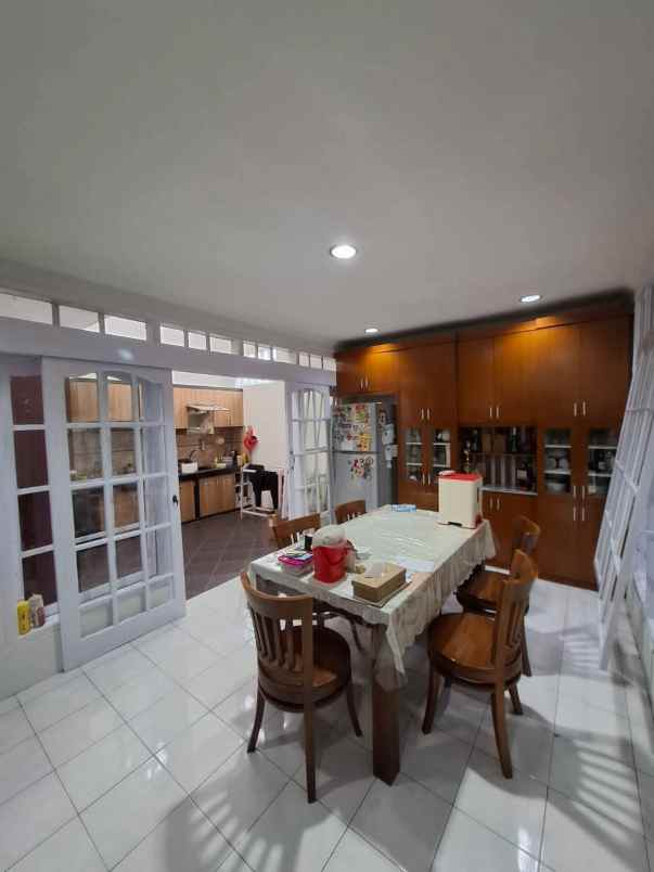 dijual rumah sanggar hurip