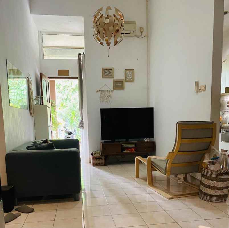 dijual rumah sawah lama ciputat