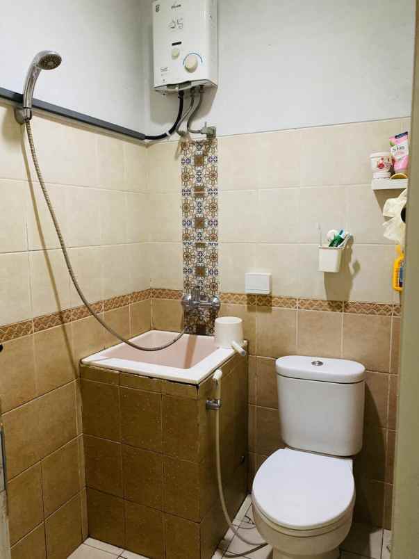 dijual rumah sawah lama ciputat