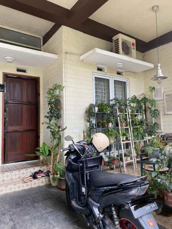 dijual rumah sawah lama ciputat