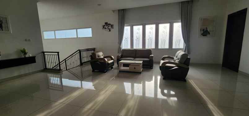 dijual rumah setiabudi lembang