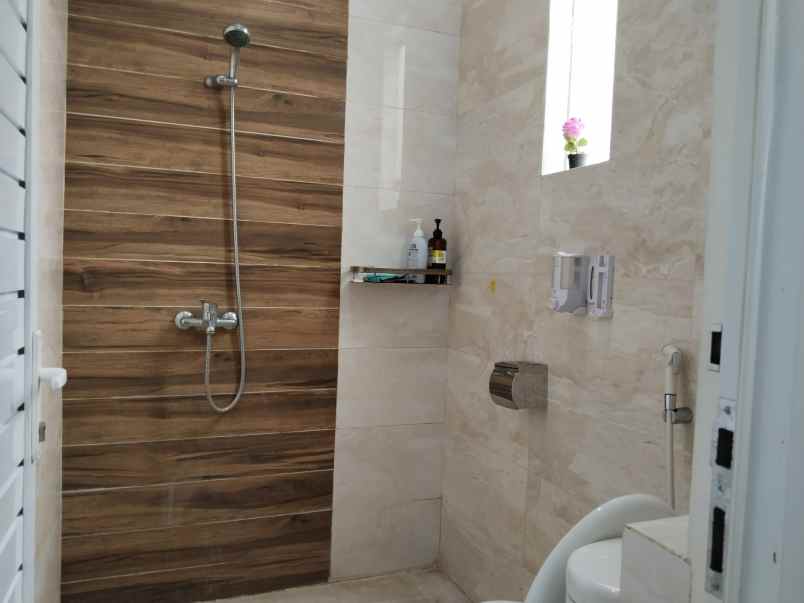 dijual rumah setiabudi regency