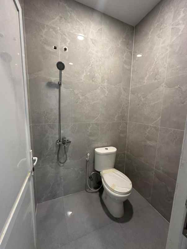 dijual rumah siap huni di raffles hills cibubur