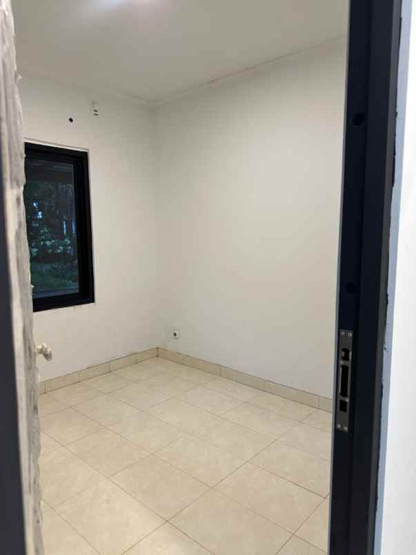 dijual rumah siap huni di raffles hills cibubur