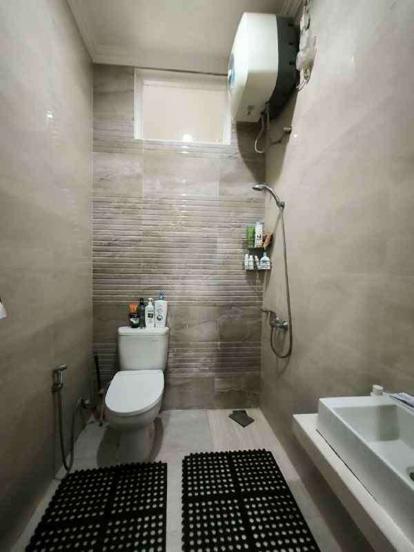 dijual rumah simpang darmo regency