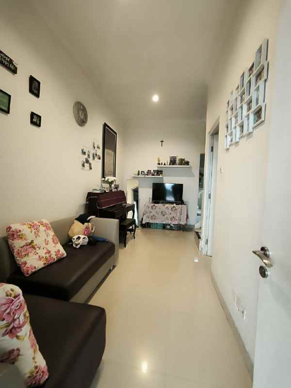 dijual rumah simpang darmo regency