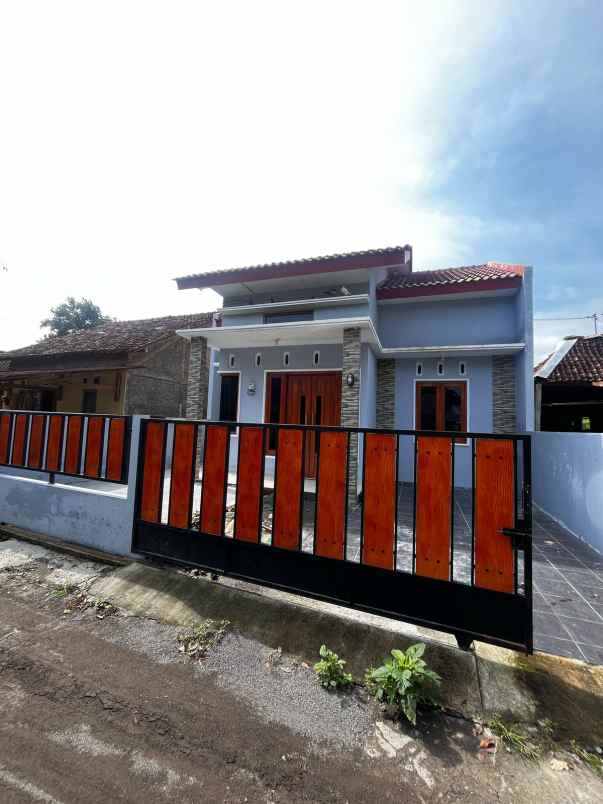 dijual rumah smpn 2 godean
