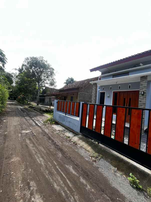 dijual rumah smpn 2 godean