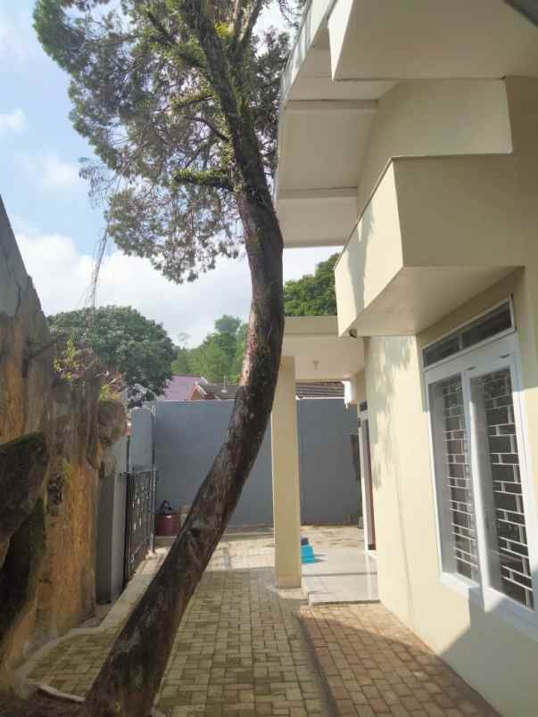 dijual rumah songgoriti