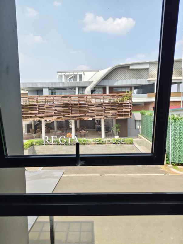 dijual rumah summarecon crown gading