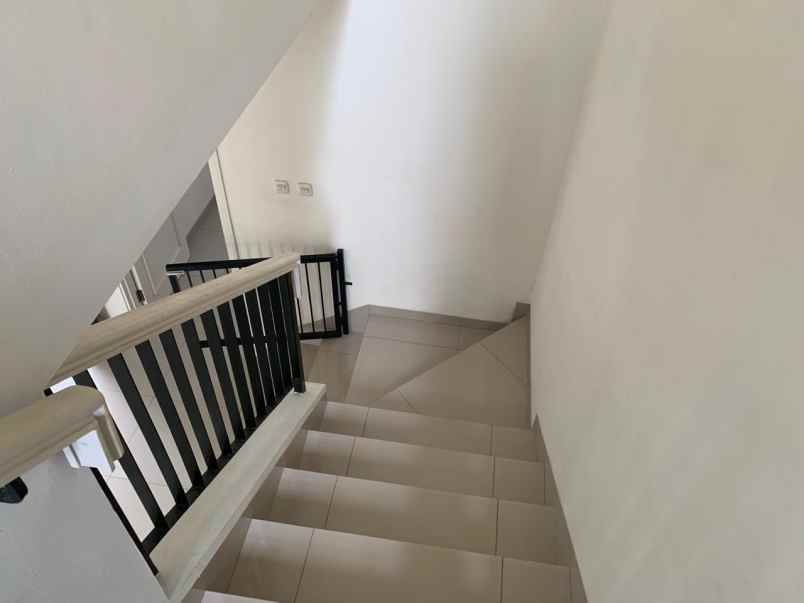 dijual rumah suvarna sutera cluster bahana