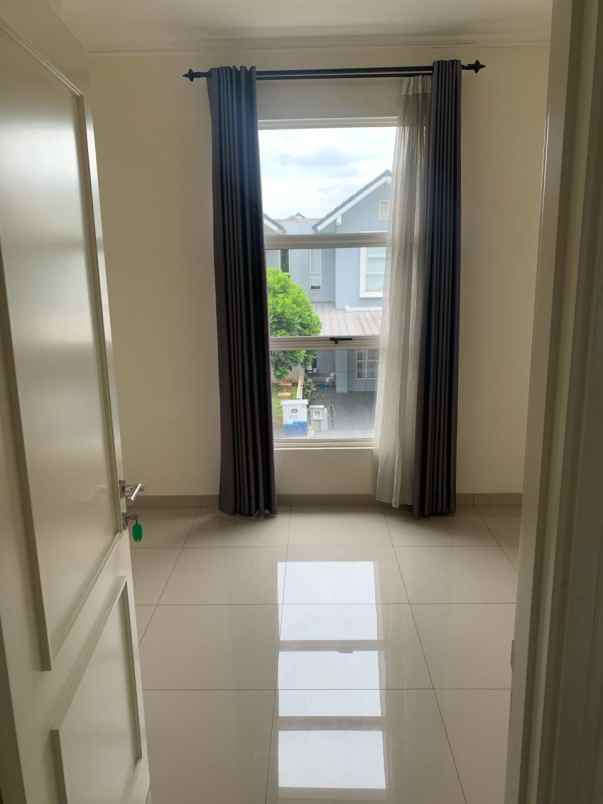 dijual rumah suvarna sutera cluster bahana