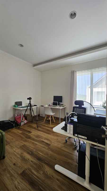 dijual rumah suvarna sutera tangerang