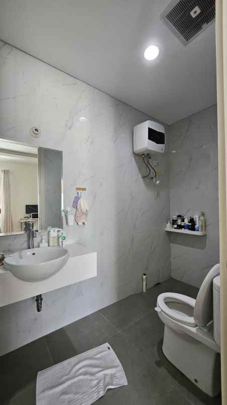 dijual rumah suvarna sutera tangerang