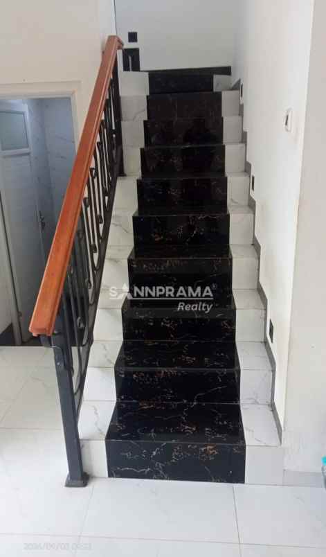 dijual rumah tanah baru beji depok