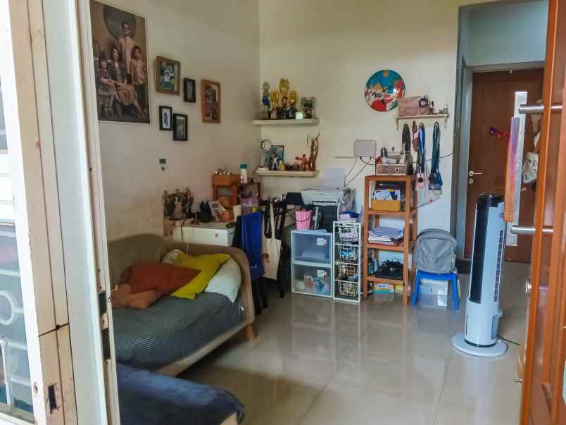 dijual rumah trevista ciputat