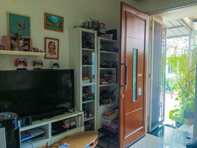 dijual rumah trevista ciputat