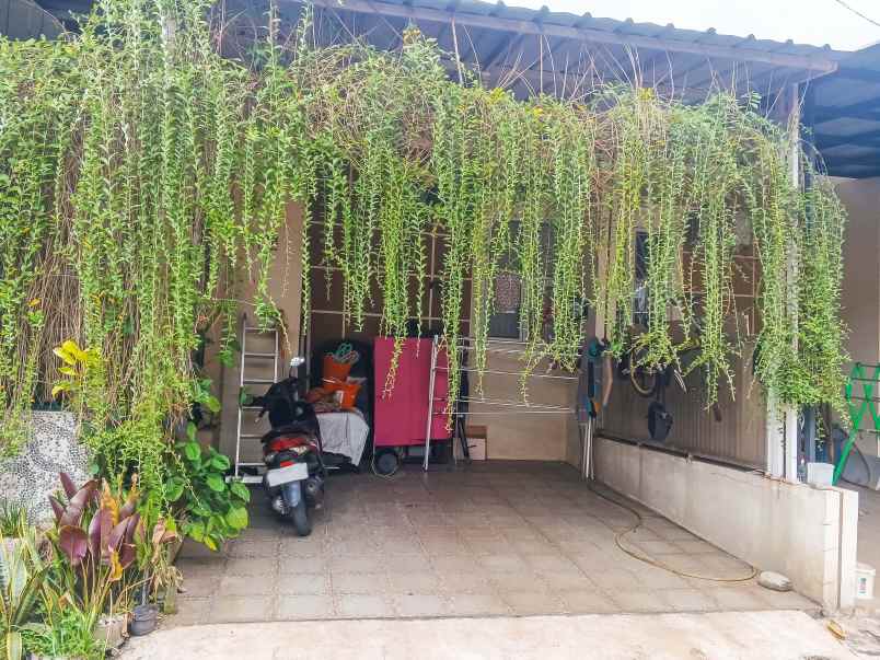 dijual rumah trevista ciputat