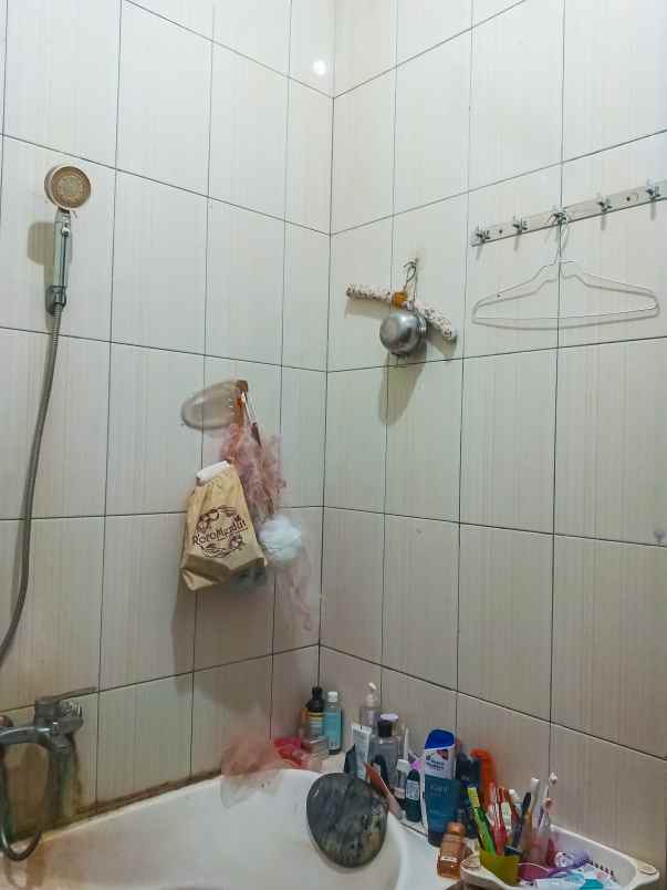 dijual rumah trevista ciputat