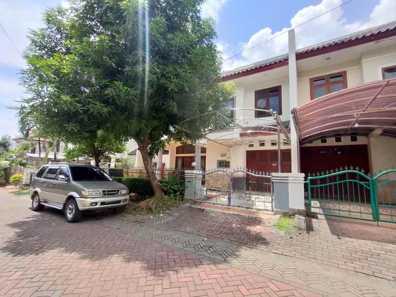 dijual rumah villa bukit mas