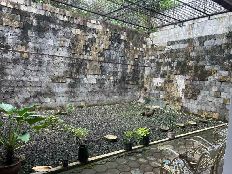 dijual rumah villa bukit mas