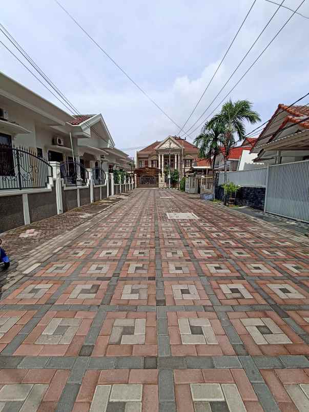 dijual rumah villa kalijudan