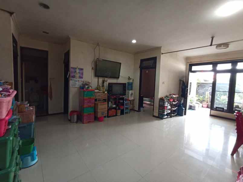 dijual rumah villa kalijudan