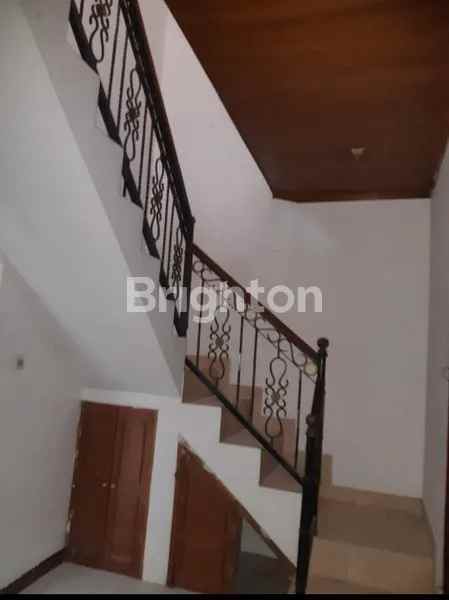 dijual rumah villa mahkota pesona