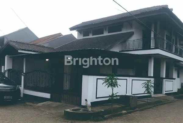 dijual rumah villa mahkota pesona