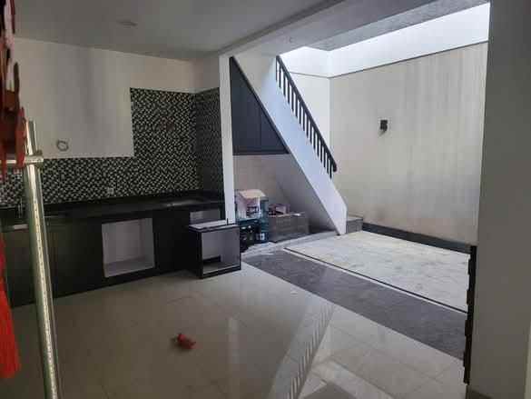 dijual rumah villa valensia pakuwon