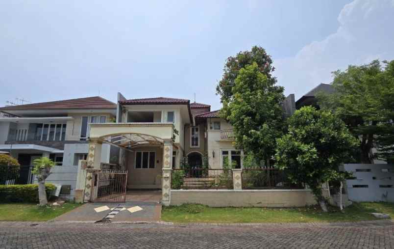 dijual rumah villa westwood