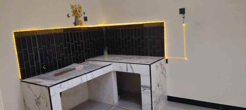 dijual rumah wiguna