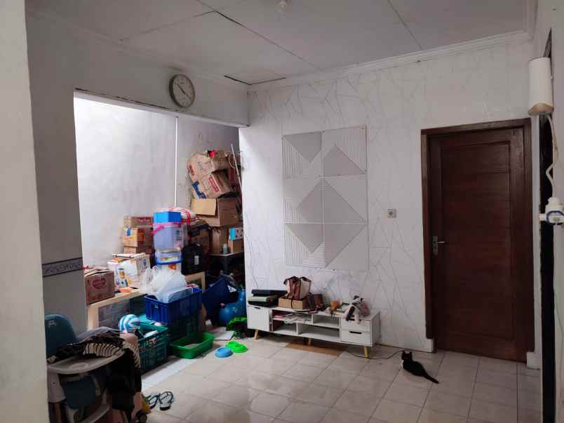 dijual rumah wisma lidah kulon
