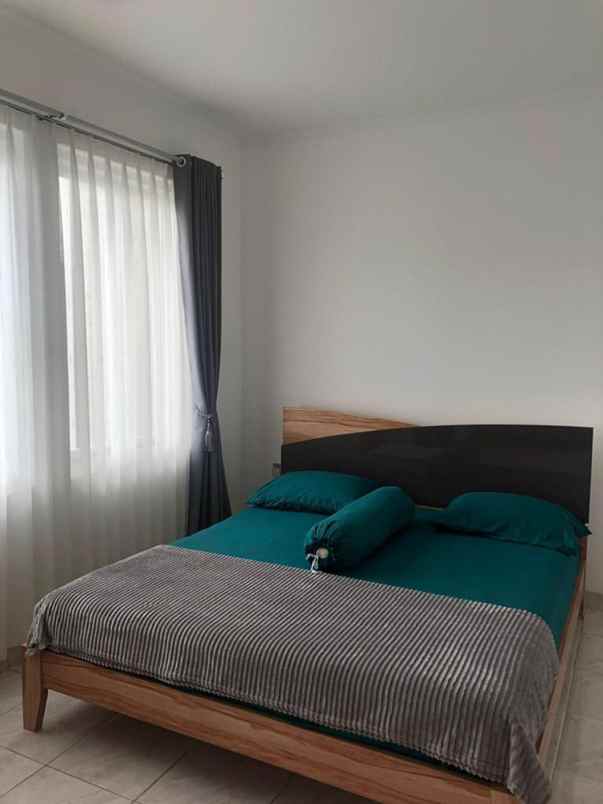 dijual villa bojong koneng