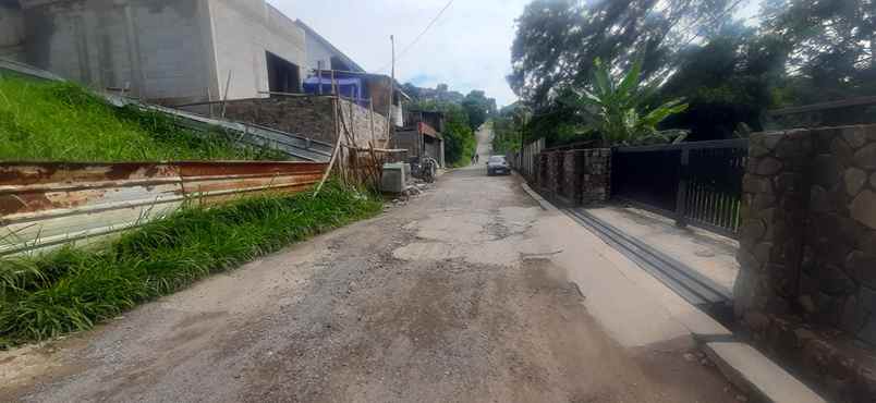 dijual villa bojong koneng