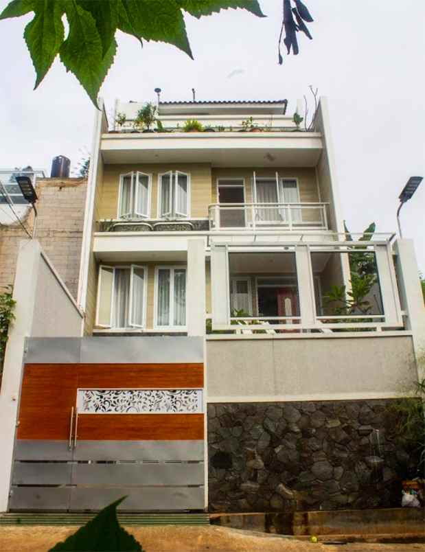 dijual villa bojong koneng