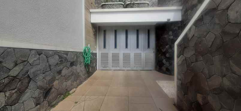 dijual villa bojong koneng